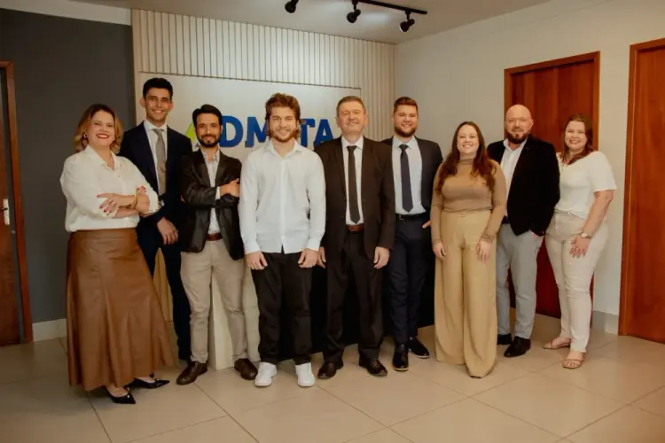 Nossa equipe AdmitaRH trabalhando em conjunto